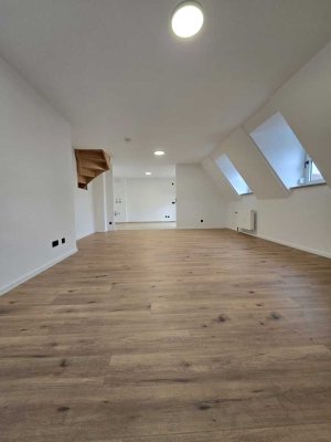 SANIERTE 4/5 Zimmer Wohnung 131QM in Neutraubling bei Regensburg