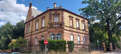 Schicke 5-Zimmer-Wohnung mit Terrasse und Gartenzugang