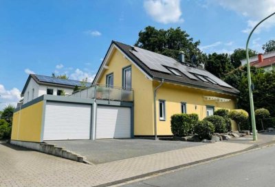 Junges Traumhaus (2009) in sehr gefragter Lage mit XXL-Garage, offener Küche, Photovoltaik, Sauna