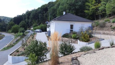 Wohnen auf einer Ebene- möblierter Bungalow in Trippstadt/Neuhof zu vermieten