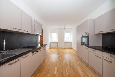 Gemütliche 6 Zimmer WOHNUNG mit Küche und Terrasse