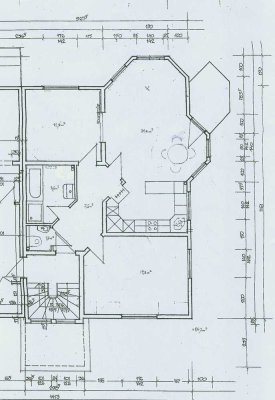 Helle 3 Zi.-Whg., 83 m², nach Absprache max. bis zum 31.08.2026, mit Garage.