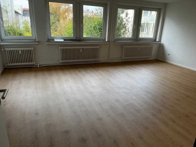 Schöne große neu renovierte 3. Zimmer Wohnung  in Wilhelmshaven zu vermieten.