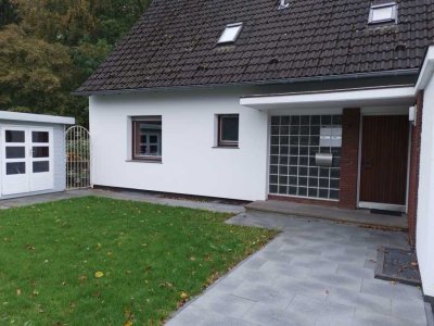 Renovierte Dachgeschosswohnung am Wald mit Loggia in Uninähe