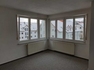 Freundliche 2,5Zimmer-Wohnung mit gehobener Innenausstattung mit Balkon u. Einbauküche in Warthausen