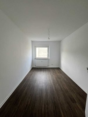 Wir schenken Ihnen 2 Kaltmieten zum Einzug*Exklusive 4-Zimmer-Wohnung in Wertheim mit großem Balkon