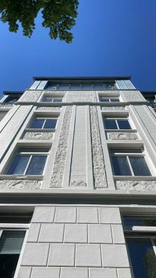 Charmante 2-Zimmer-Altbauwohnung mit Balkon im 2. OG - Fahrstuhl vorhanden!