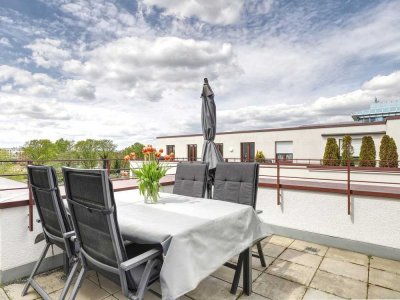 3-Zimmer-Penthouse-Wohnung mit umliegender Dachterrasse und Einbauküche