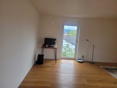 Schöne 2-Zimmer- Dachwohnung mit EBK und Balkon in Bahnhofstraße28 69207 Sandhausen