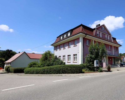 Seitingen- Oberflacht: Ehemaliges Gasthaus mit Saal, div. Fremdenzi, Wirtswhg.+Bauplatz+Gewerberaum