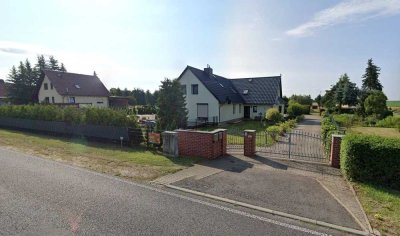 Mehrfamilienhaus in ruhiger Lage mit viel Grün und 4 Garagen