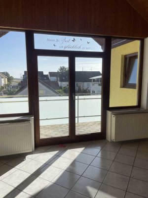 Helle 3-Zimmer-Wohnung mit EBK und Balkon in Leutershausen