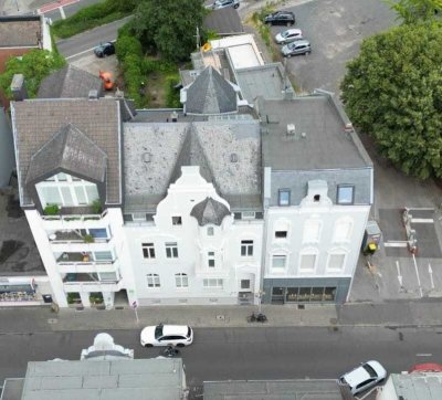 Erstbezug nach Sanierung -  Altbauwohnung mit großer Dachterrasse im Herzen der Stadt