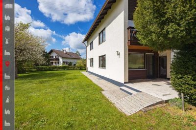 Ruhiges Wohnen im Grünen: Freistehendes Haus mit Gartenparadies und Doppelgarage