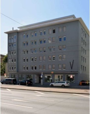 Lichtdurchflutetes und komplett saniertes Penthouse mit Blick auf das Stadttheater