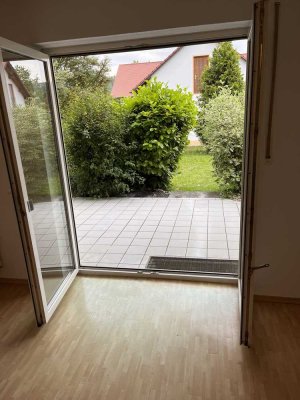 Sonnige 2,5-Zimmer-Wohnung mit Terrasse in Altdorf Ortsteil Pfettrach mit Südterrasse und eig Garten