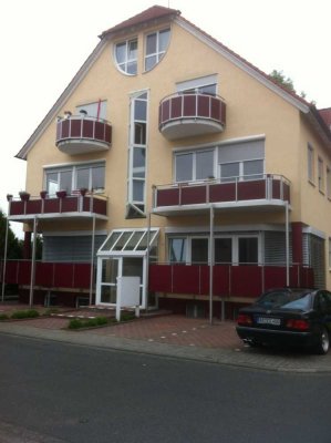 Stilvolle 3-Raum-Maisonette-Wohnung mit Balkon und Einbauküche in Niedernberg