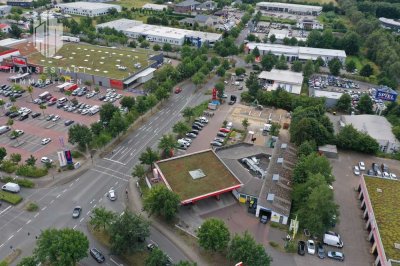 Gewerbeanlage mit Tankstelle, Restaurant und Waschanlage