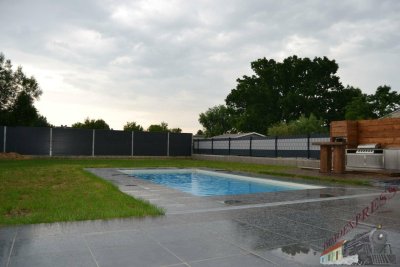 Sehr schönes und großes Einfamilienhaus! Eigener Pool, jedes Schlafzimmer mit begehbaren Kleiderschrank. Nur 40 Minuten von Wien