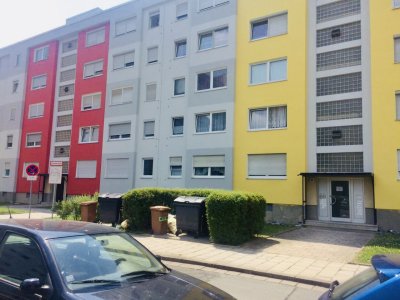 Zentrale 3,5 Zimmer Wohnung 71qm mit EBK, Loggia-Balkon, Aufzug & Stellplatz am Volksfestplatz Bayreuth (Innenstadtnähe)