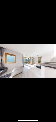 Ansehnliche 4-Zimmer-Maisonette mit zwei Balkonen in Aussichtslage in Wenns zu verkaufen.