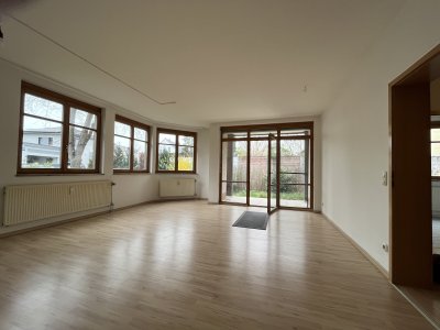 Erdgeschosswohnung, 2 Zi + Hobby-/Schlafraum, Garten, Garage, beste Lage Schwabach - provisionsfrei