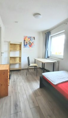 Schönes WG-Zimmer möbliert, Wlan Internet, Einbauküche, Garten, Toplage in Möhringen, Parksiedlung