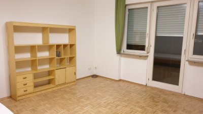 Schönes großes Zimmer, 25m², in Untermiete