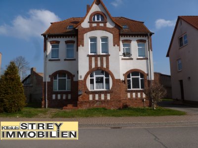 Freistehendes Einfamilienhaus/Zweifamilienhaus mit großem Grundstück u. Doppelcarport