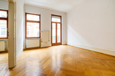 Charmante teilrenovierte 4-Zimmer-Altbauwohnung in zentraler Lage der Karlsruher Oststadt