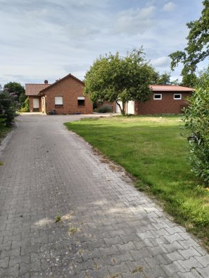 Bungalow mit Werkstatt und gr. Grundstück