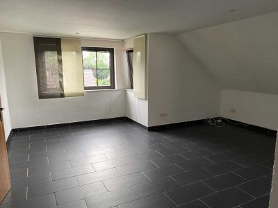 Vollständig renovierte Wohnung mit zwei Zimmern und EBK in Oberhausen