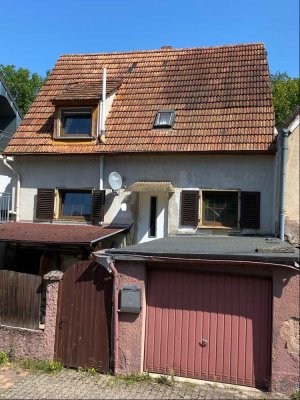 Kleines Wohnhaus mit Garage, gut als Ferienhaus nutzbar