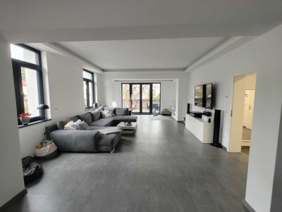 Schöne 4-Zimmer-Hochparterre-Wohnung mit Balkon und EBK in Helmstedt