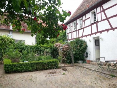 HEMING-IMMOBILIEN -  hübsches Landhaus mit Hof (1-2 Wohnungen)