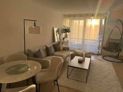 Schöne 2 Zimmer Maisonette-Wohnung mit Balkon und Pkw-Stellplatz