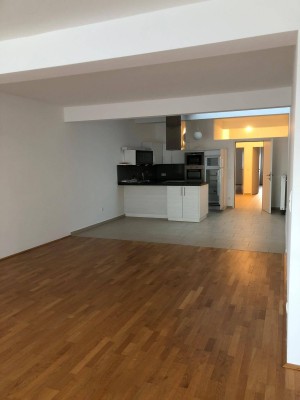 Schöne 3-Zimmer-Wohnung mit Balkon und EBK in Wels