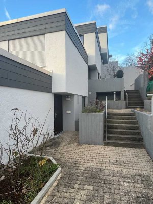 Weinstadt-Beutelsbach - Terrassenhaus mit guter Ausstattung, Garten und Garage. frei!