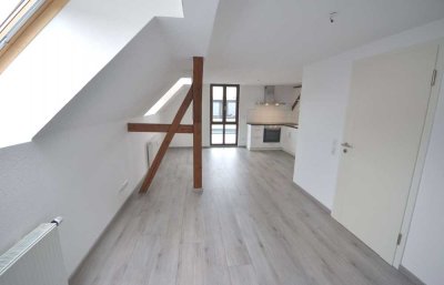 Pfiffige 2,5 Zimmer Galerie Wohnung mit großer Einzelgarage