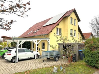 Wohnhaus (DHH) mit Doppelcarport