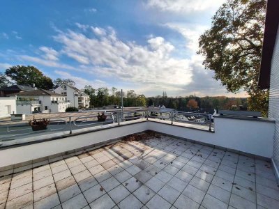 Charmante Dachgeschosswohnung mit großer Terrasse und Blick Richtung Unterbacher See–Erstbezug