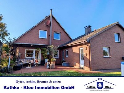 Ihr Familienglück: Top gepflegtes Einfamilienhaus mit 6 Schlafzimmern, 2 Bädern, Garage & Carport