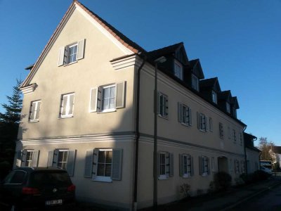 Schöne 2 Zimmerwohnung mit Balkon, Küche, Bad/WC, Wohn- und Schlafzimmer in Rehling