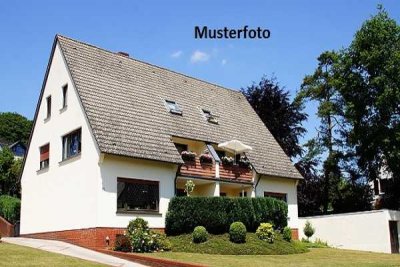 2-Familienhaus mit Garage