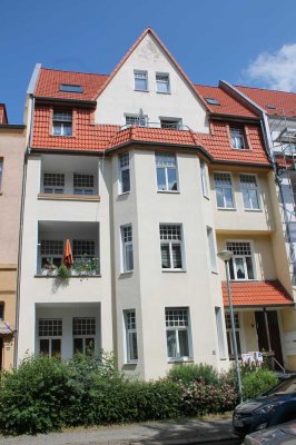 Zentrumsnahe 3-Raum mit Balkon und Blick ins Grüne