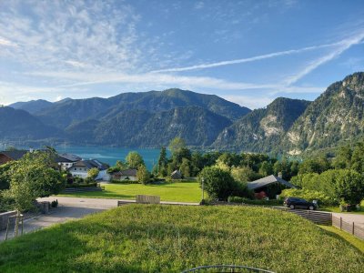 Sonniger Attersee- und Bergpanoramablick, Attersee Umgebung Unterach