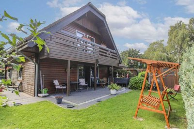 Sofort wohlfühlen: Charmantes Holzhaus mit Garten, Terrasse und Loggia in Weddelbrook