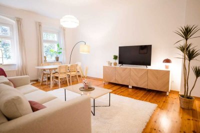 Wunderschön sanierte 2 Zimmer Altbauwohnung mit Balkon im ruhigen Gartenhaus