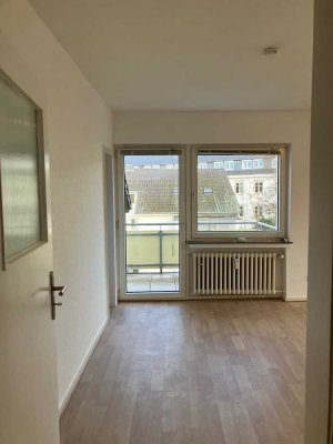 Stilvolle 1-Raum-DG-Wohnung mit Balkon in Bonn