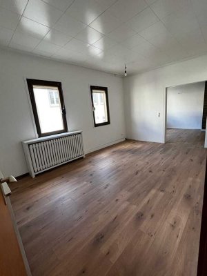 Vollständig renovierte 6-Zimmer-Wohnung mit Balkon und Einbauküche im Zentrum von Bendorf